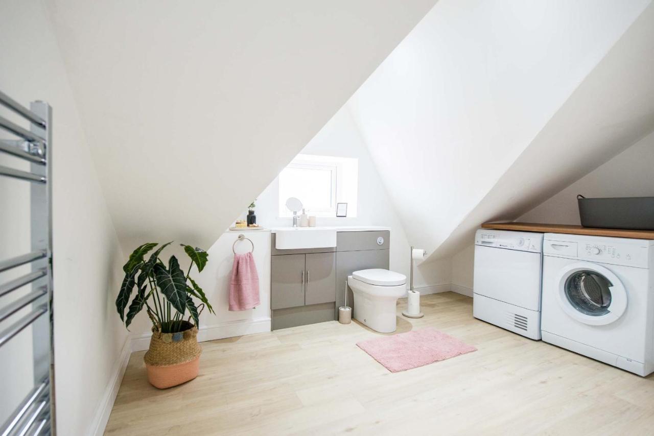 1 Bed Central Loft Near Stadium Apartment
