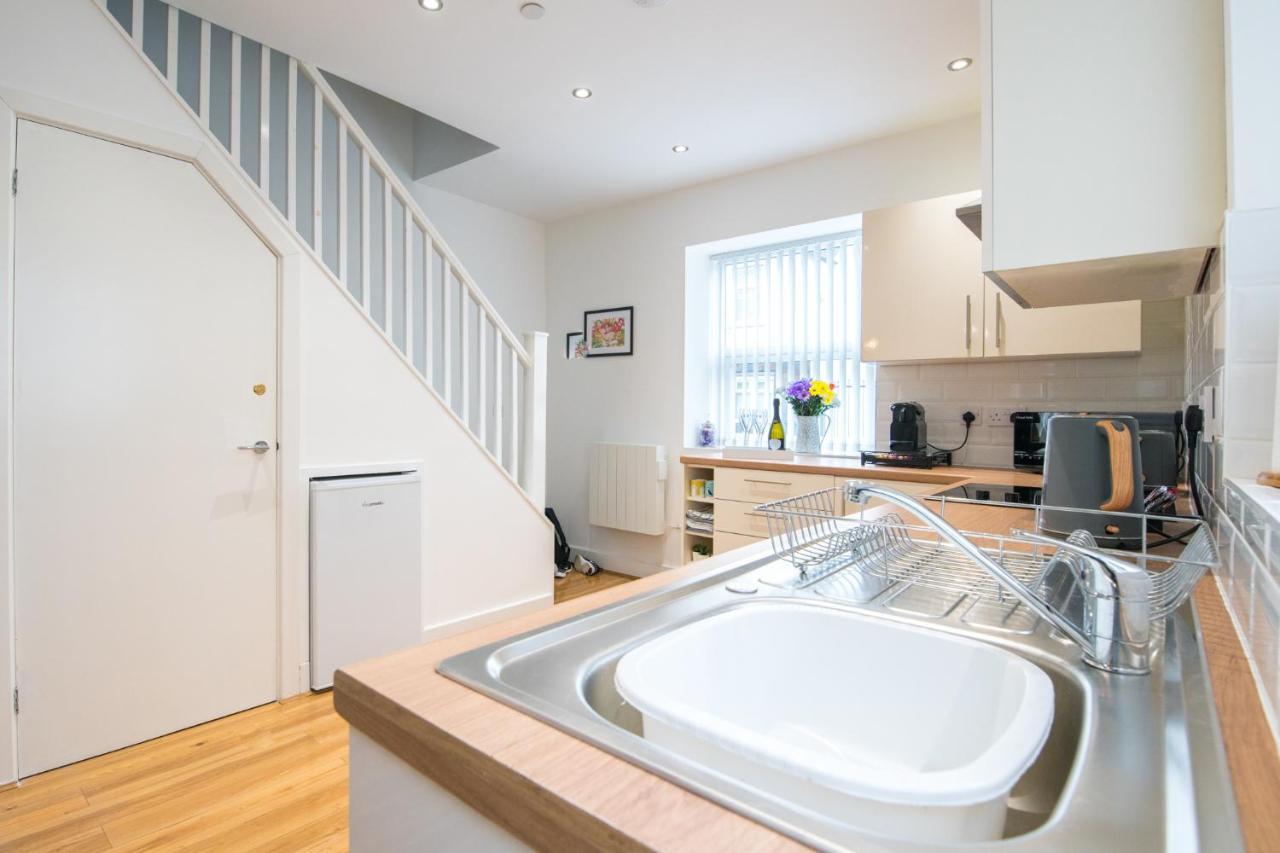 Detached Coach House Near Principality Stadium In