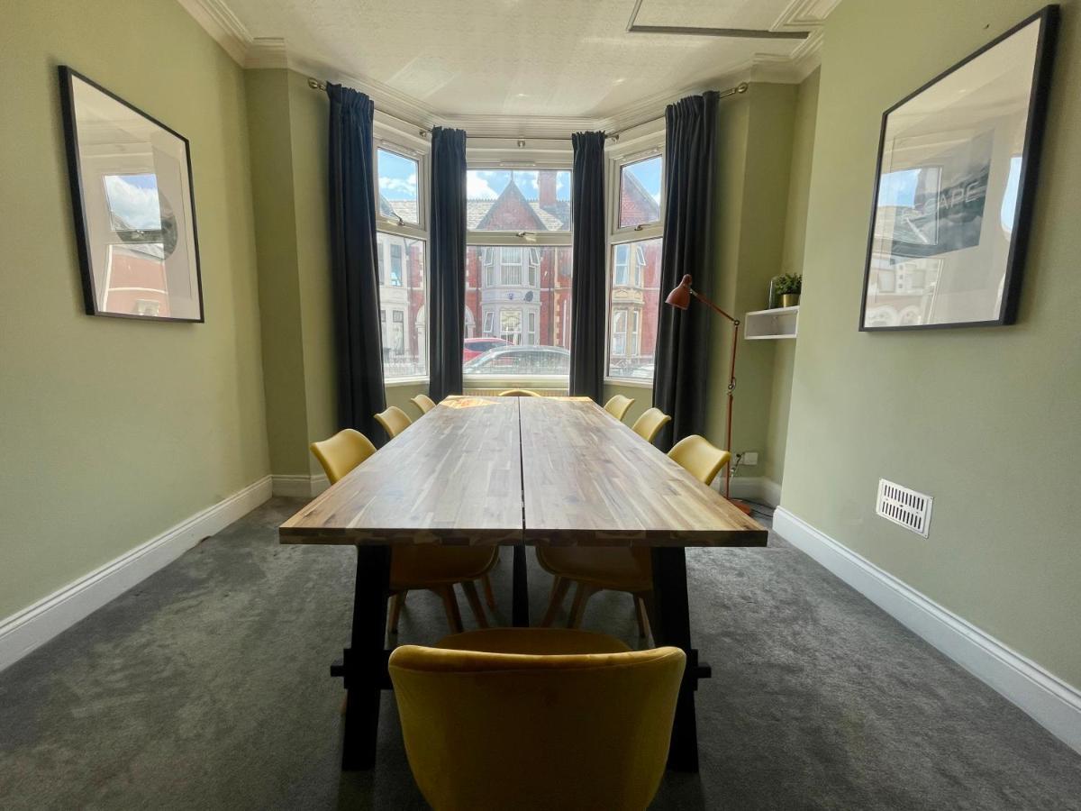 Edwardian Centre House For Big Groups, Offroad Parking & Hot Tub! Apartment *