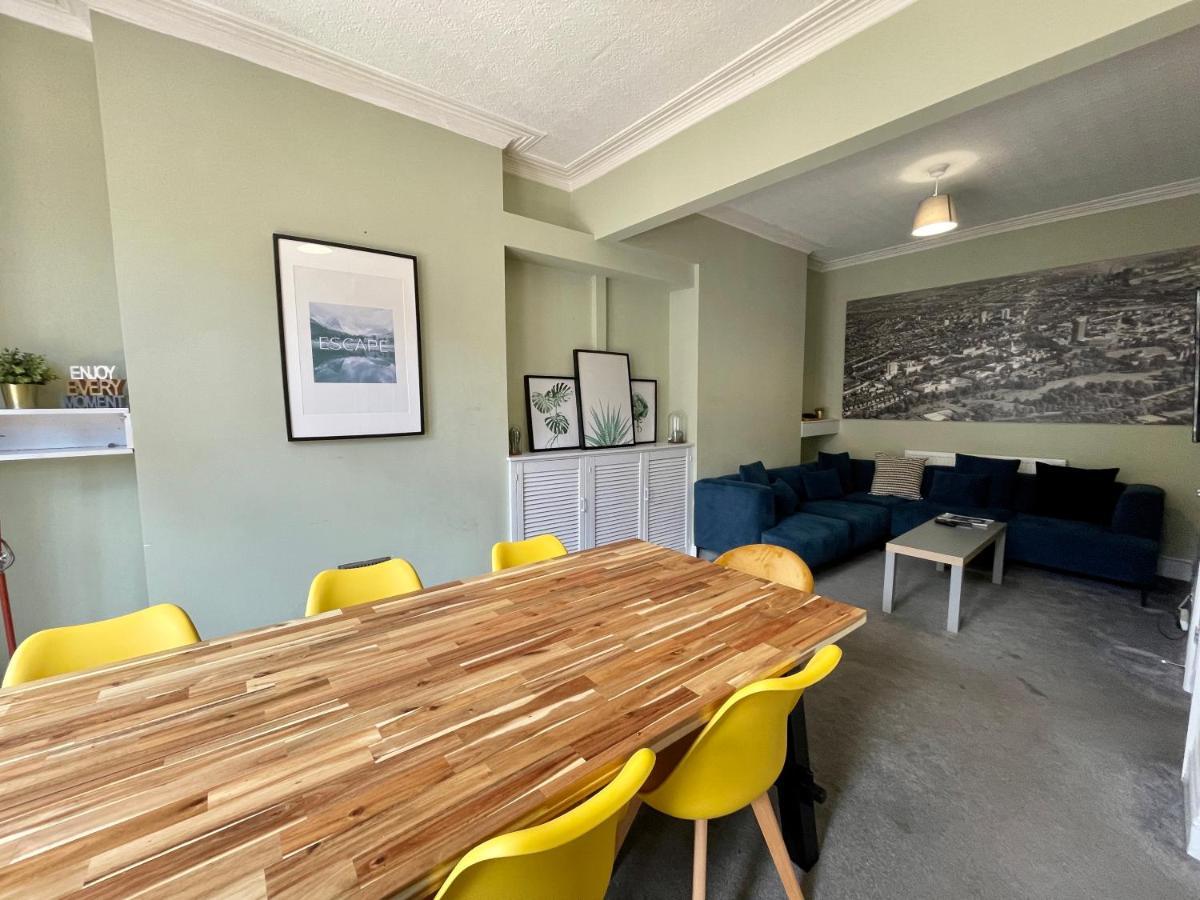 Edwardian Centre House For Big Groups, Offroad Parking & Hot Tub! * Cardiff