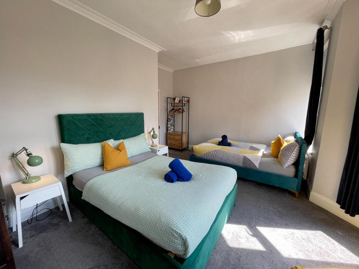 Apartment Edwardian Centre House For Big Groups, Offroad Parking & Hot Tub! Cardiff