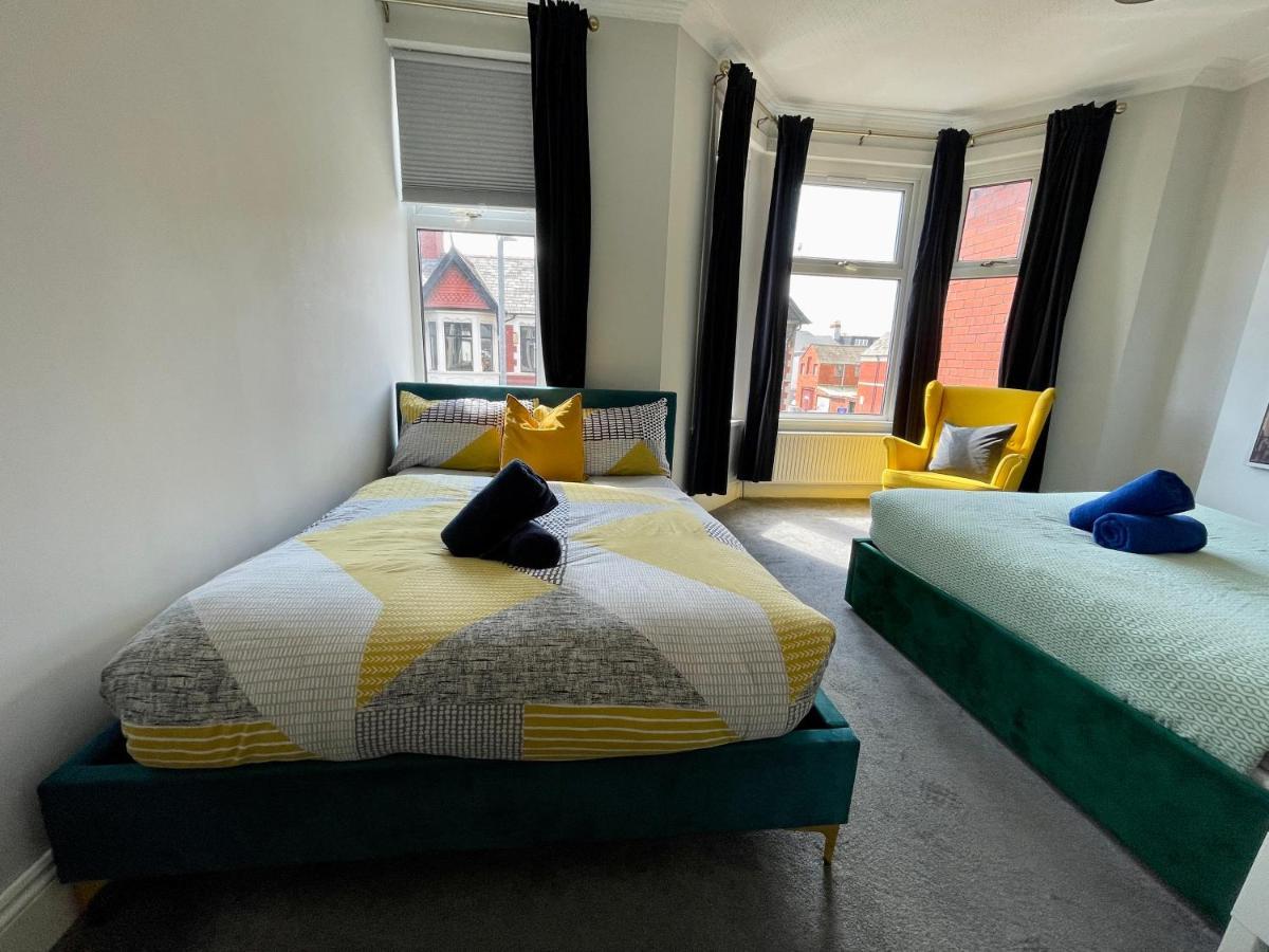 Edwardian Centre House For Big Groups, Offroad Parking & Hot Tub! Apartment *