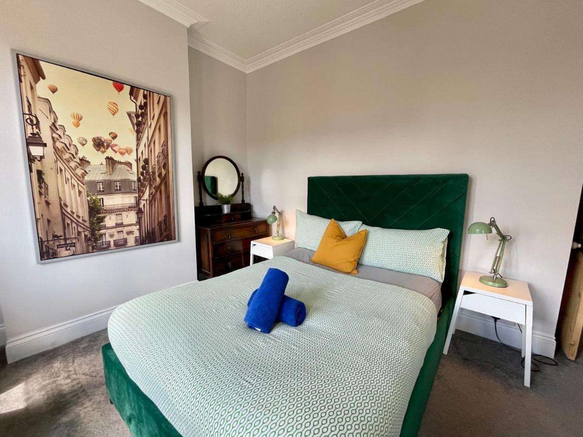 Apartment Edwardian Centre House For Big Groups, Offroad Parking & Hot Tub! Cardiff