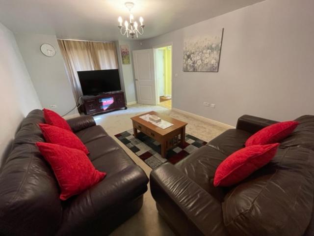 In Cardiff, Sleeps 8 *