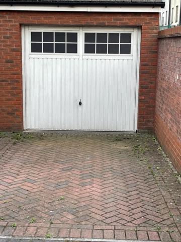 In Cardiff. Sleeps 6 Holiday home Cardiff