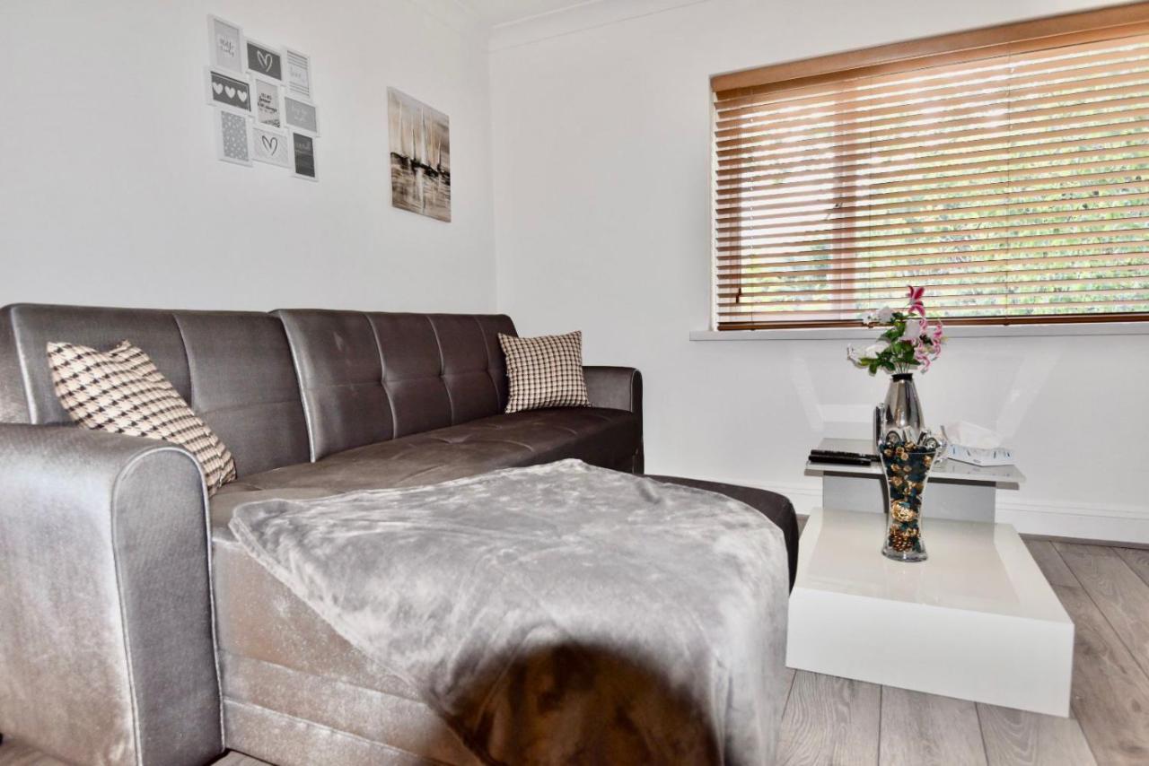 Apartment Come On In Centre Wentloog Close Sleeps Upto 6 Cardiff