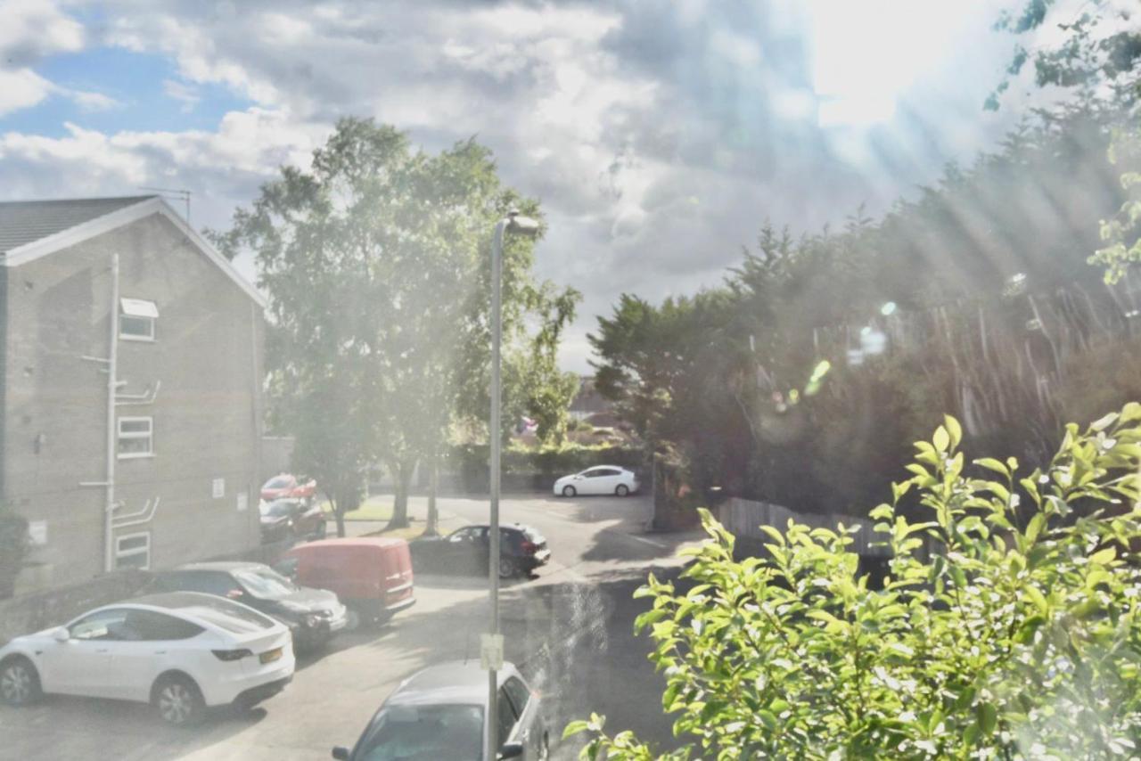 Apartment Come On In Centre Wentloog Close Sleeps Upto 6 *