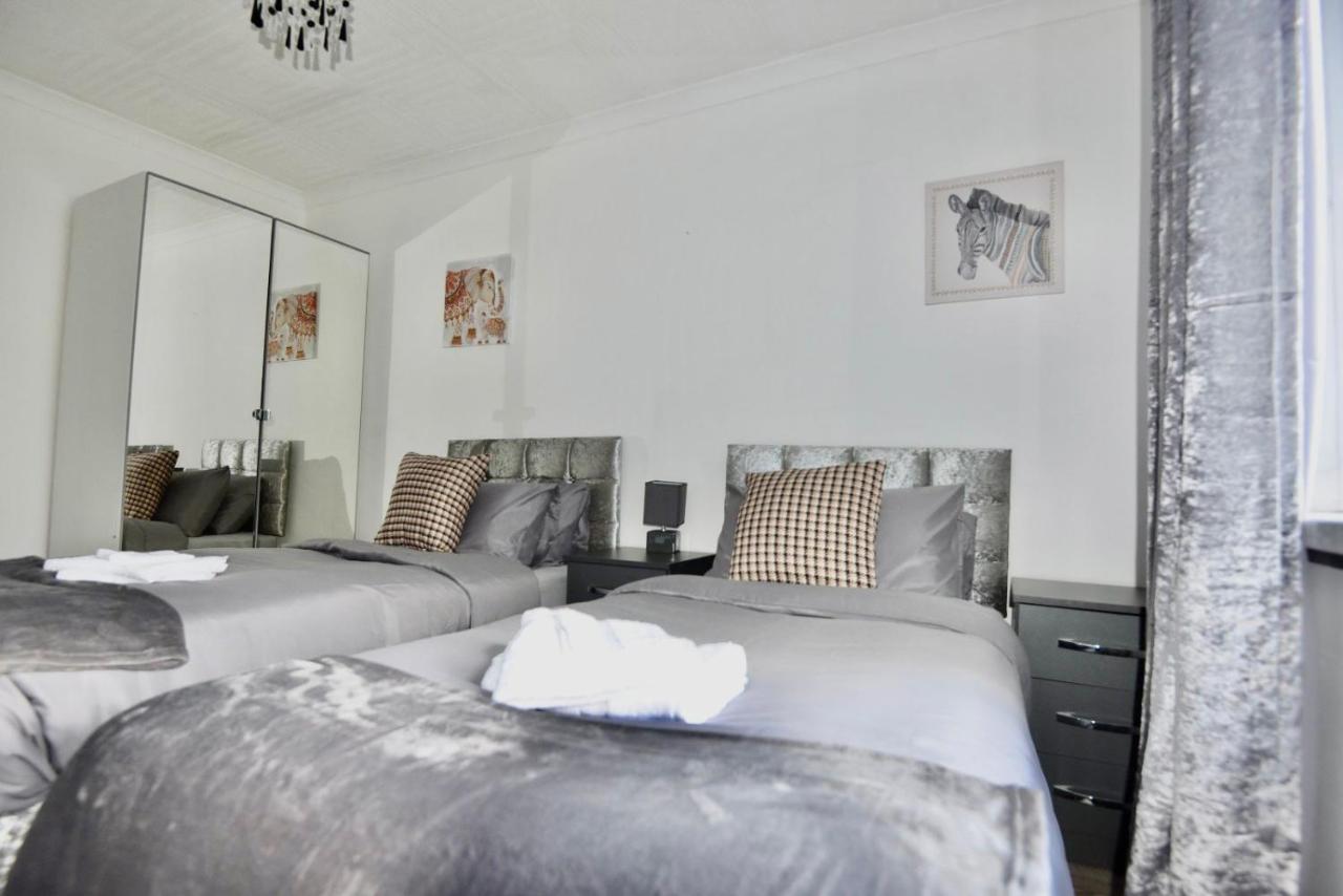 Come On In Centre Wentloog Close Sleeps Upto 6 * Cardiff