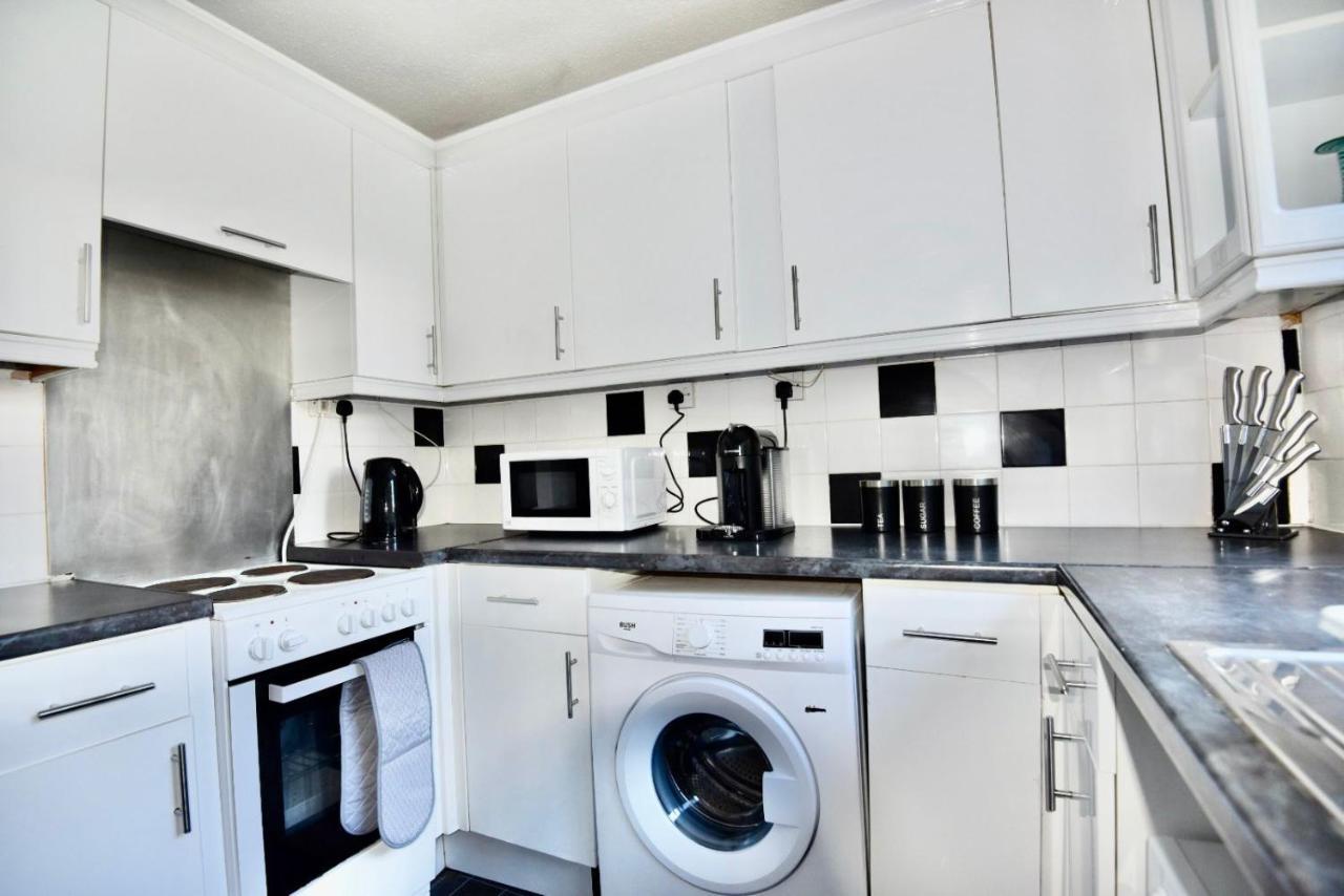 Apartment Come On In Centre Wentloog Close Sleeps Upto 6 *