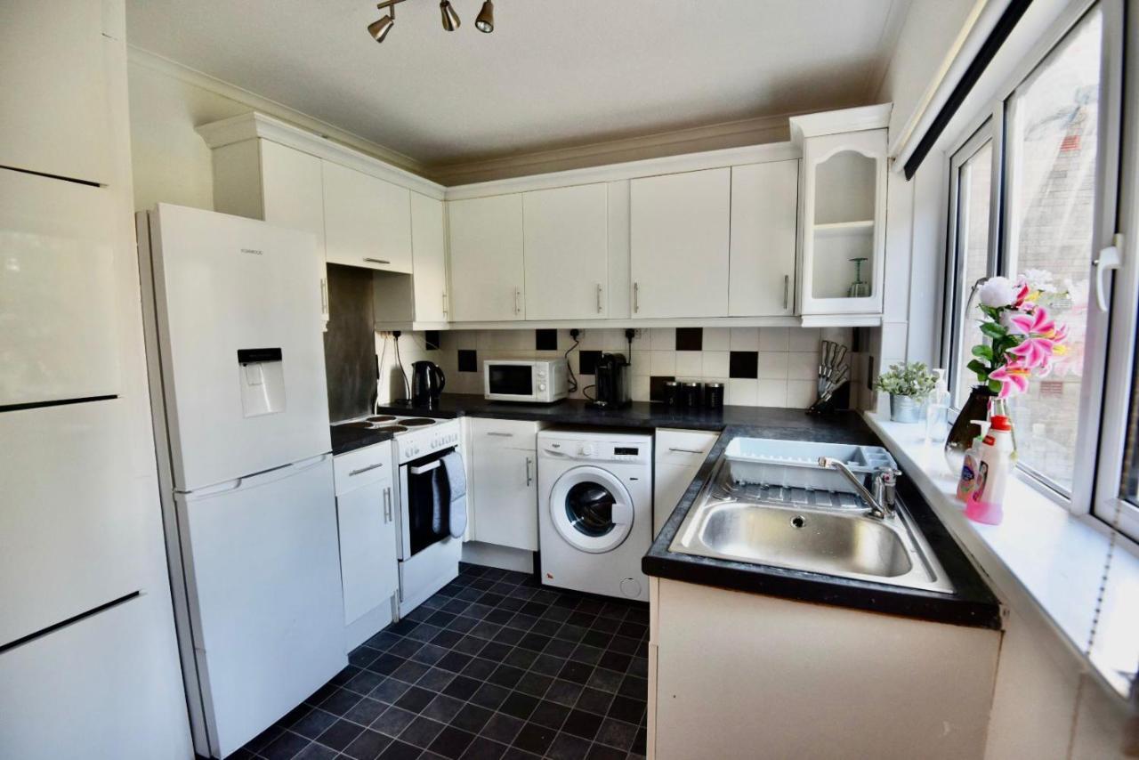 Come On In Centre Wentloog Close Sleeps Upto 6 Apartment *