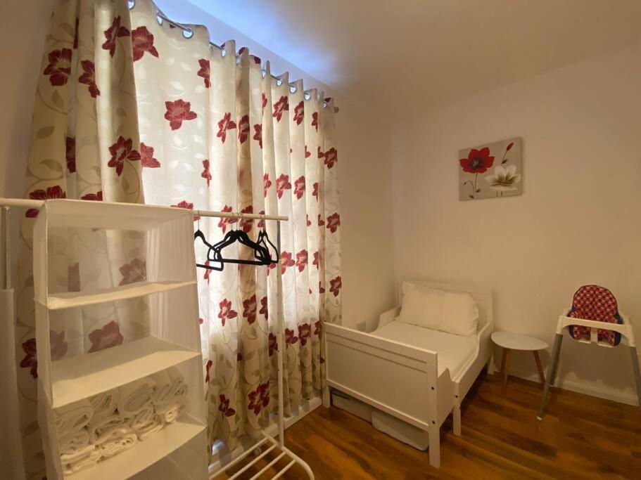 5 Bedroom House Near City. Cardiff