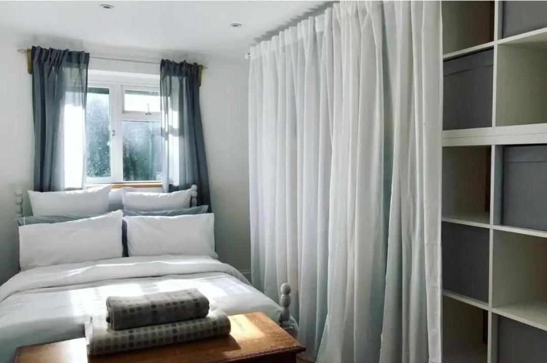 Cosy And Characterful 1 Bedroom Townhouse With Big South Facing Garden In * Cardiff