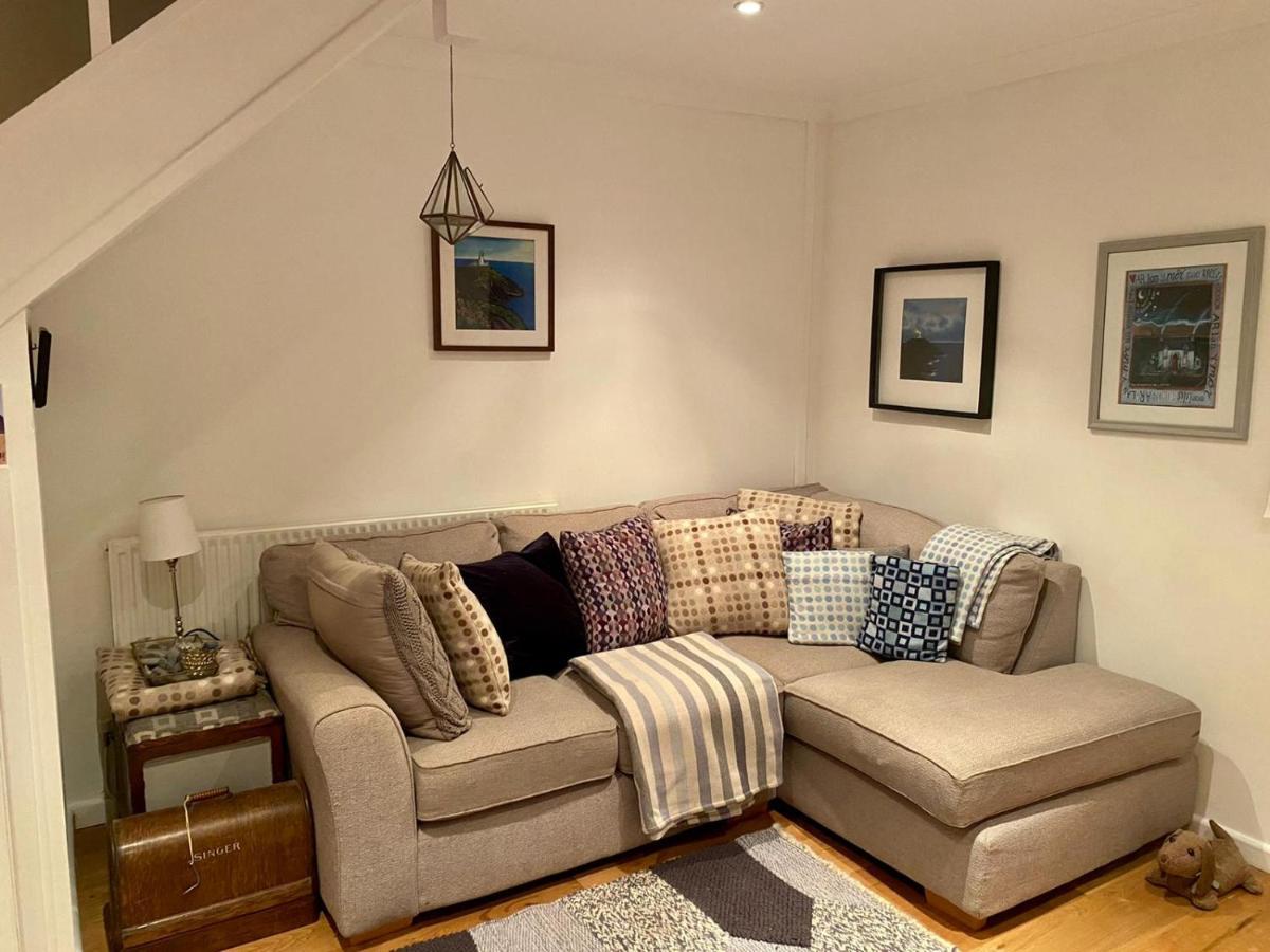Cosy And Characterful 1 Bedroom Townhouse With Big South Facing Garden In