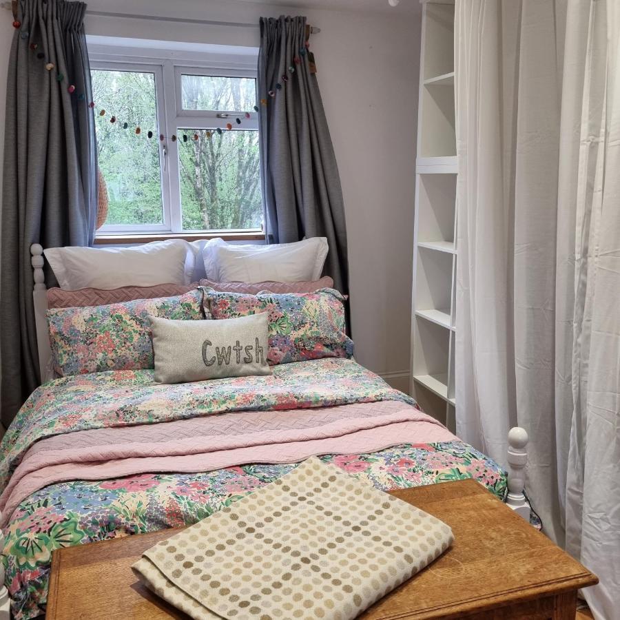 Holiday home Cosy And Characterful 1 Bedroom Townhouse With Big South Facing Garden In Cardiff