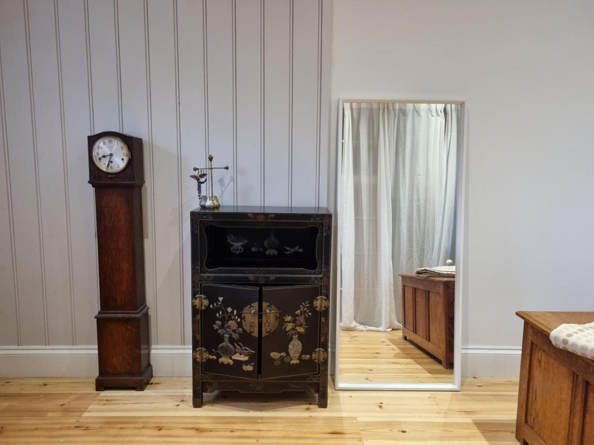 Cosy And Characterful 1 Bedroom Townhouse With Big South Facing Garden In Holiday home *