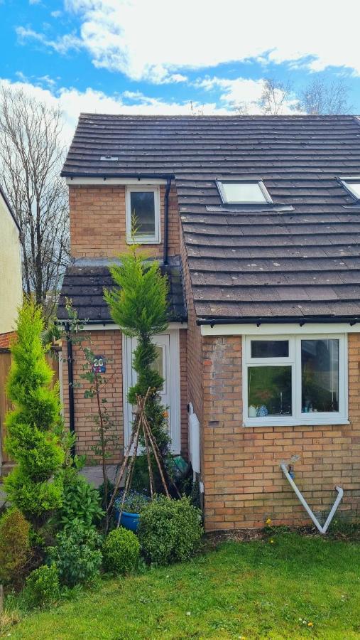 Cosy And Characterful 1 Bedroom Townhouse With Big South Facing Garden In Holiday home