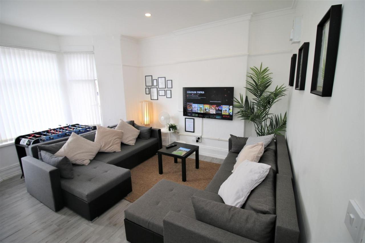 Free Local Parking - Fast Wifi - Sleeps 10 Guests By Promise Holiday home Cardiff