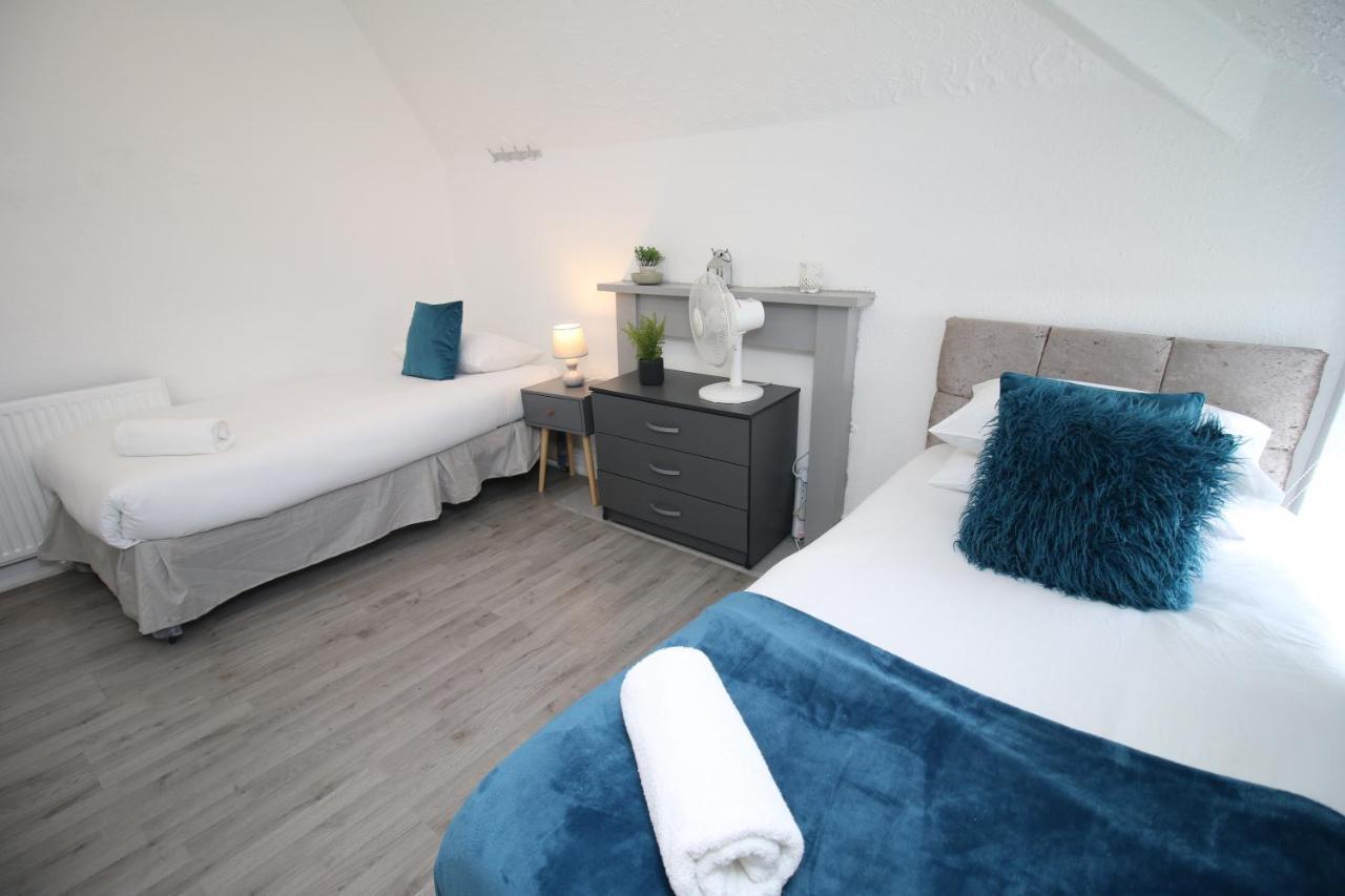Holiday home Free Local Parking - Fast Wifi - Sleeps 10 Guests By Promise *