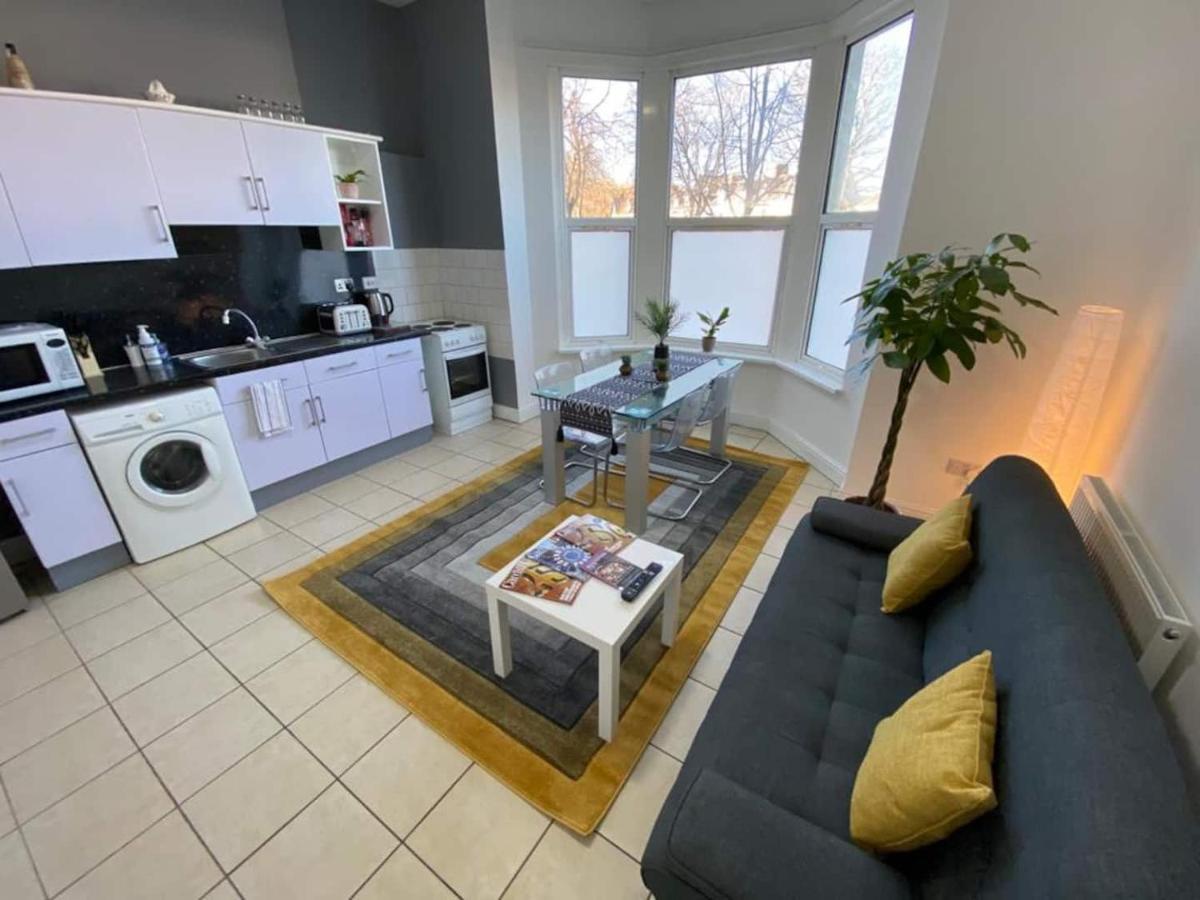 Stunning 1 Bed Spacious -central Apartment *