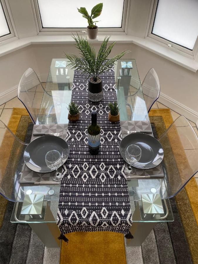 Stunning 1 Bed Spacious -central Apartment