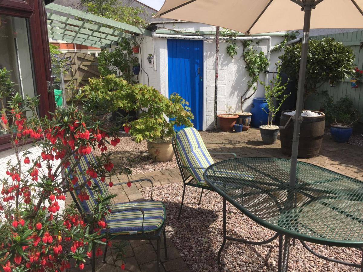 Cheerful 4-bedroom Detached Family Home, Quiet Area Villa *