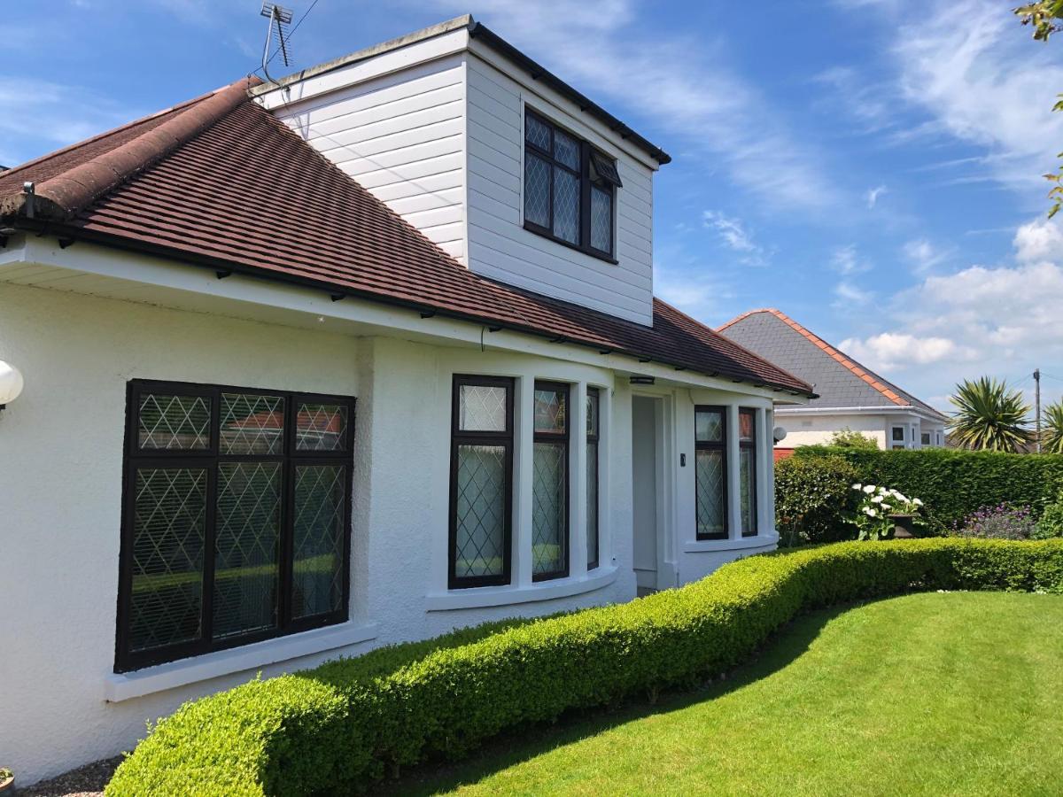 Cheerful 4-bedroom Detached Family Home, Quiet Area Villa Cardiff