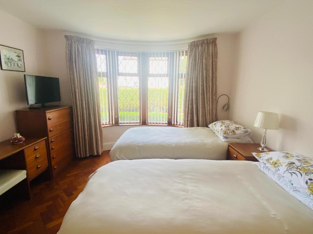 Cheerful 4-bedroom Detached Family Home, Quiet Area *