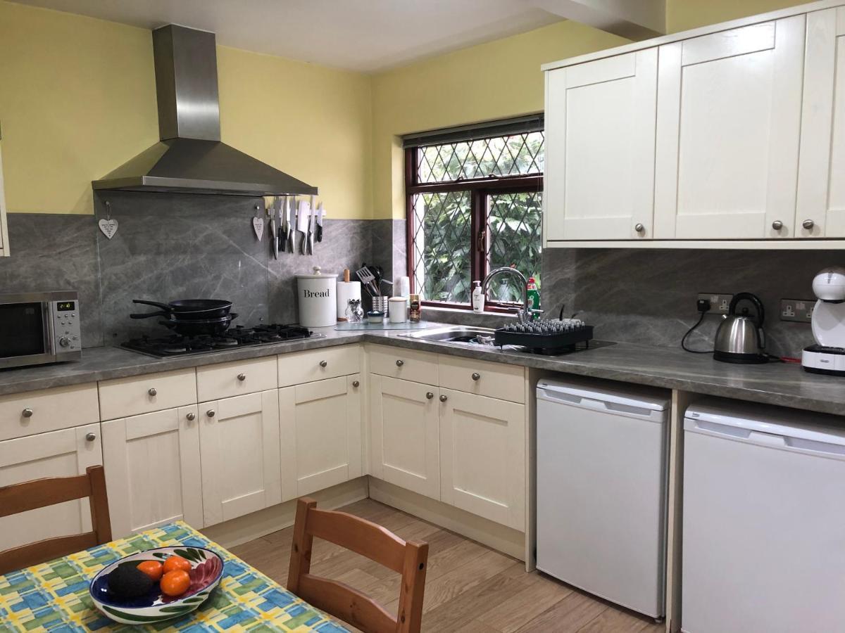 Villa Cheerful 4-bedroom Detached Family Home, Quiet Area *