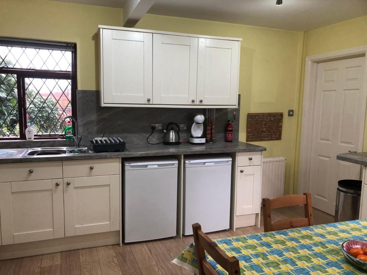Cheerful 4-bedroom Detached Family Home, Quiet Area Villa *