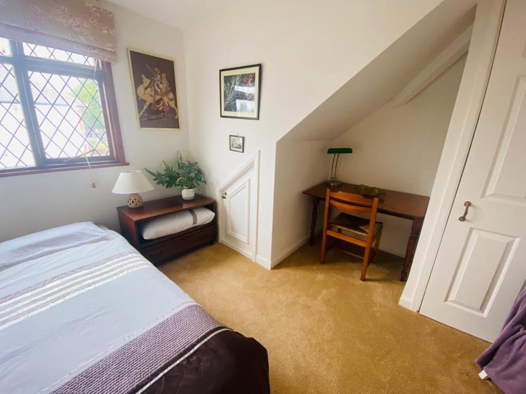 Cheerful 4-bedroom Detached Family Home, Quiet Area Villa *