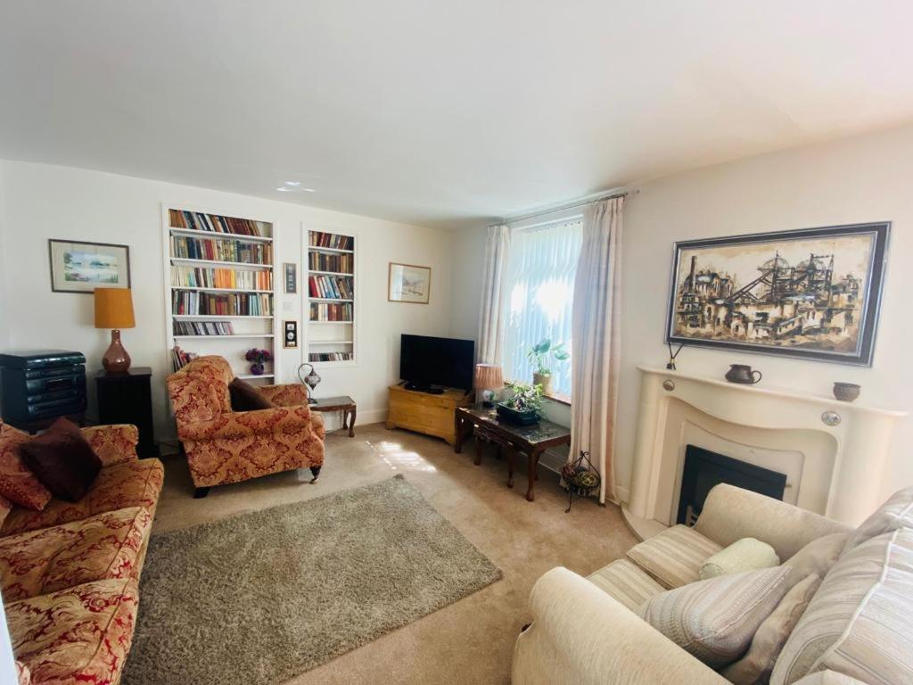 Cheerful 4-bedroom Detached Family Home, Quiet Area