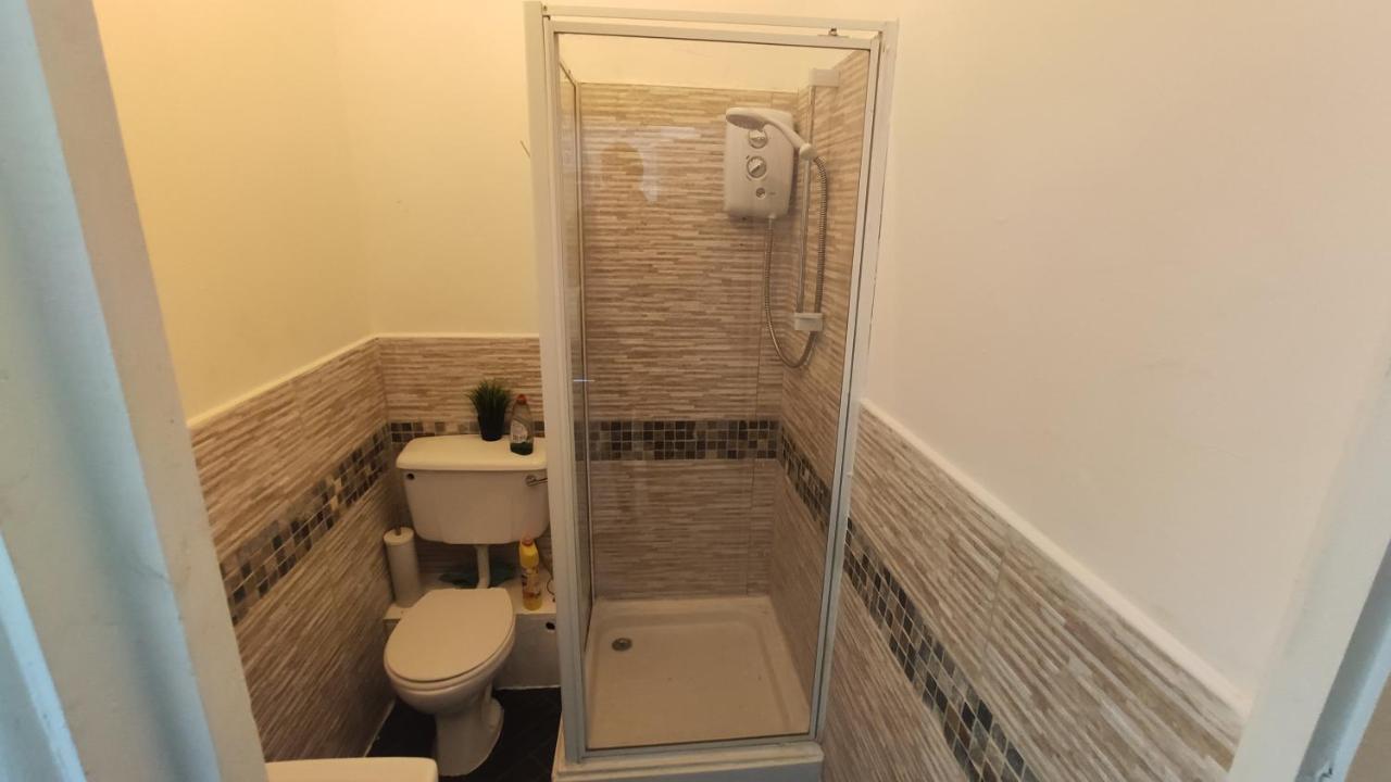 2 Bedroom In A Supurb Area Of *