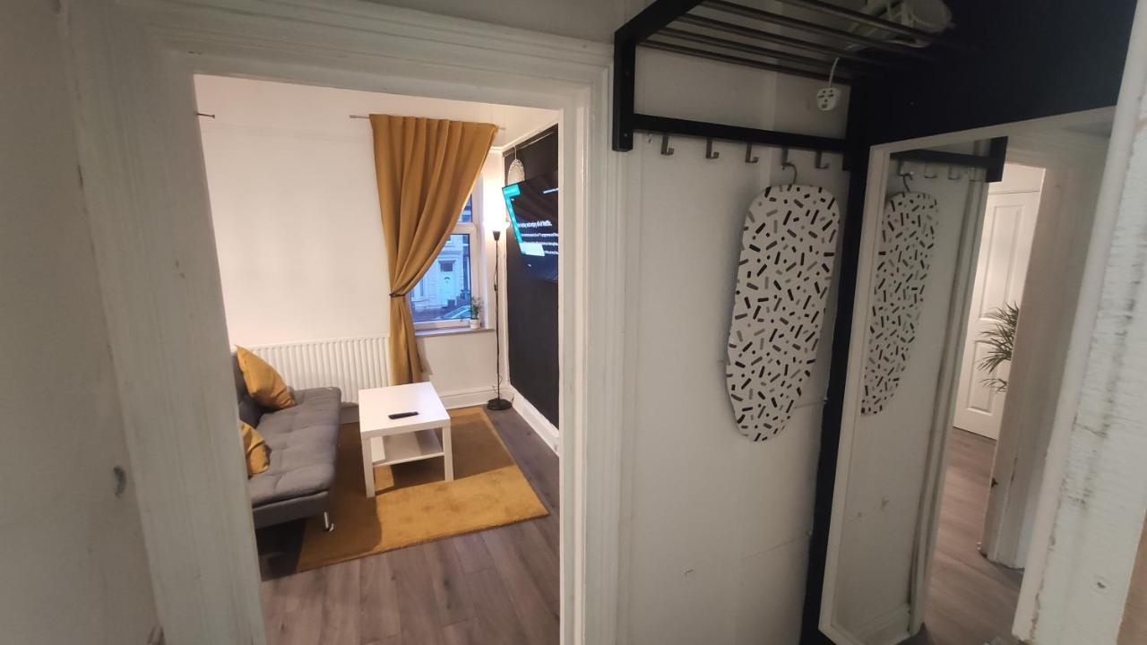 Beautiful 1 Bedroom Apartment *