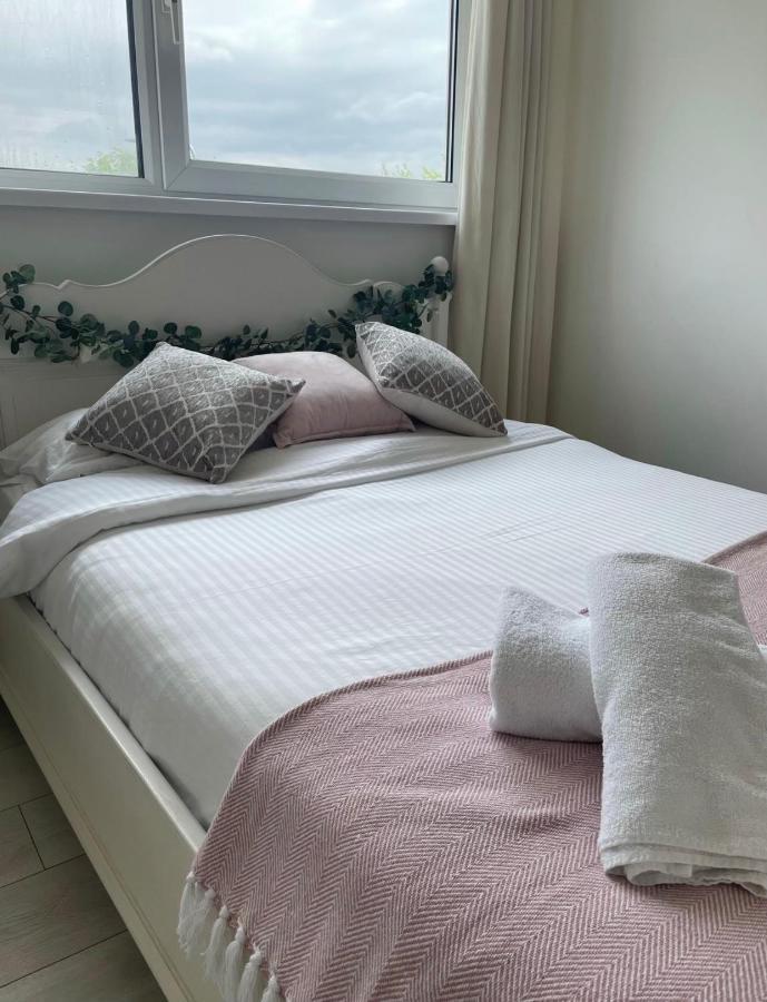 Cozy Flat 15 Mins From City Centre With Parking Apartment