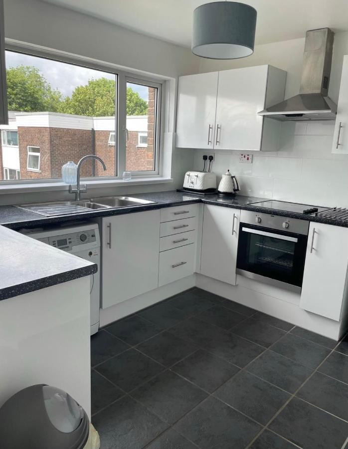 Cozy Flat 15 Mins From City Centre With Parking *