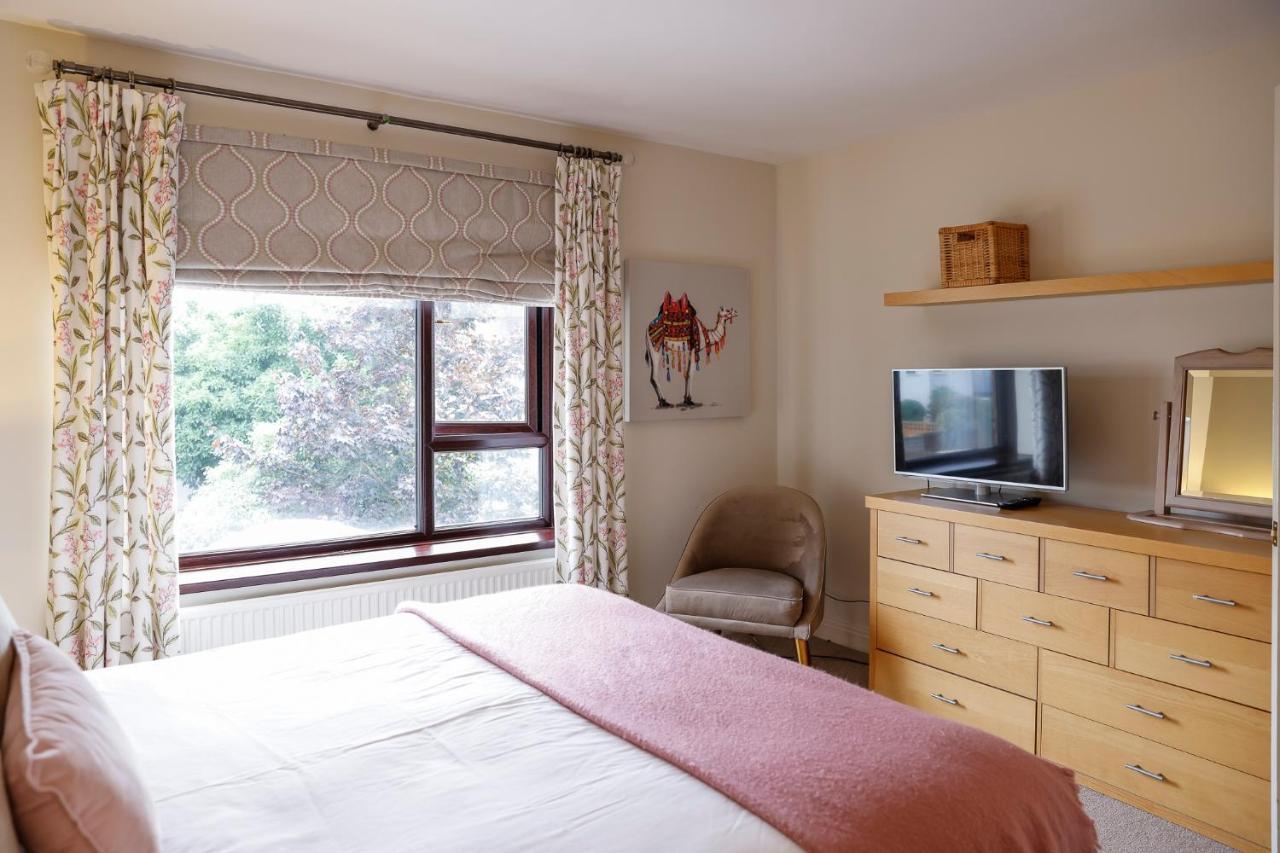 Stylish Family In Desirable Penylan + Parking *