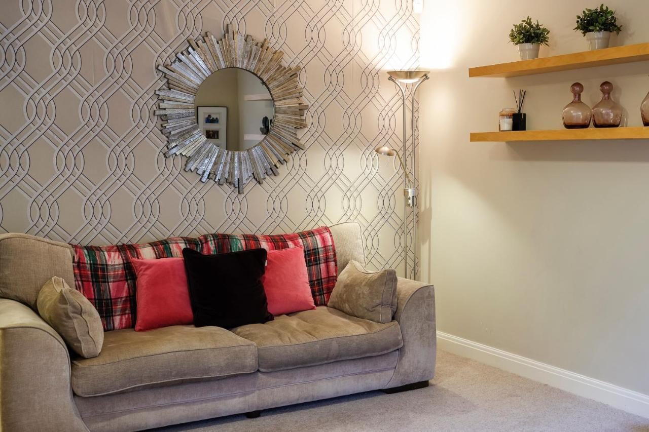 Stylish Family In Desirable Penylan + Parking Holiday home Cardiff
