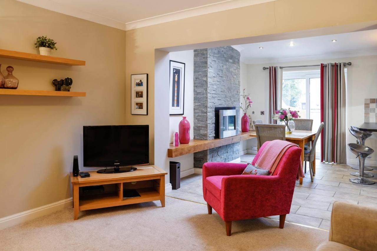 Stylish Family In Desirable Penylan + Parking
