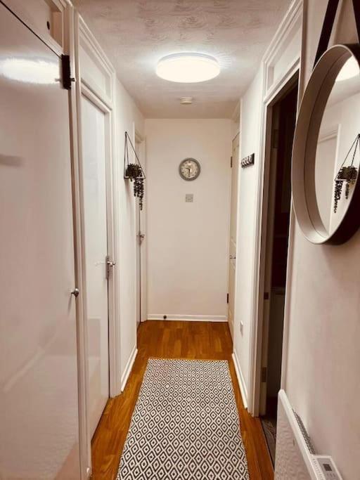 Lovely 1 Bed Serviced Near The Centre With Free Parking