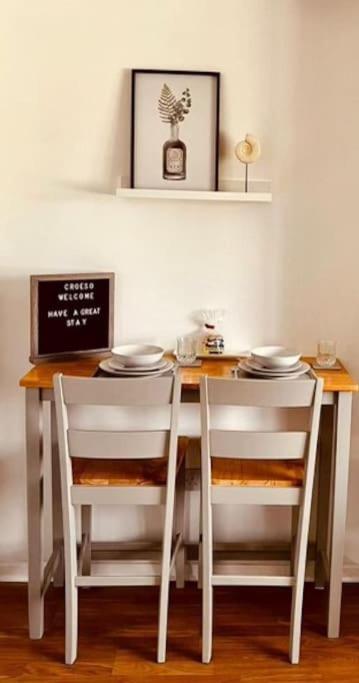 Lovely 1 Bed Serviced Near The Centre With Free Parking Apartment Cardiff