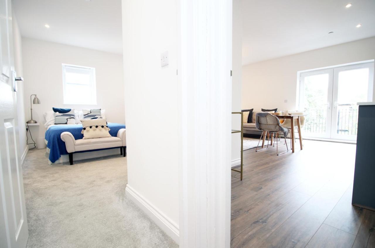 The North - Centre 3 Bed Flat With Parking And Balcony *