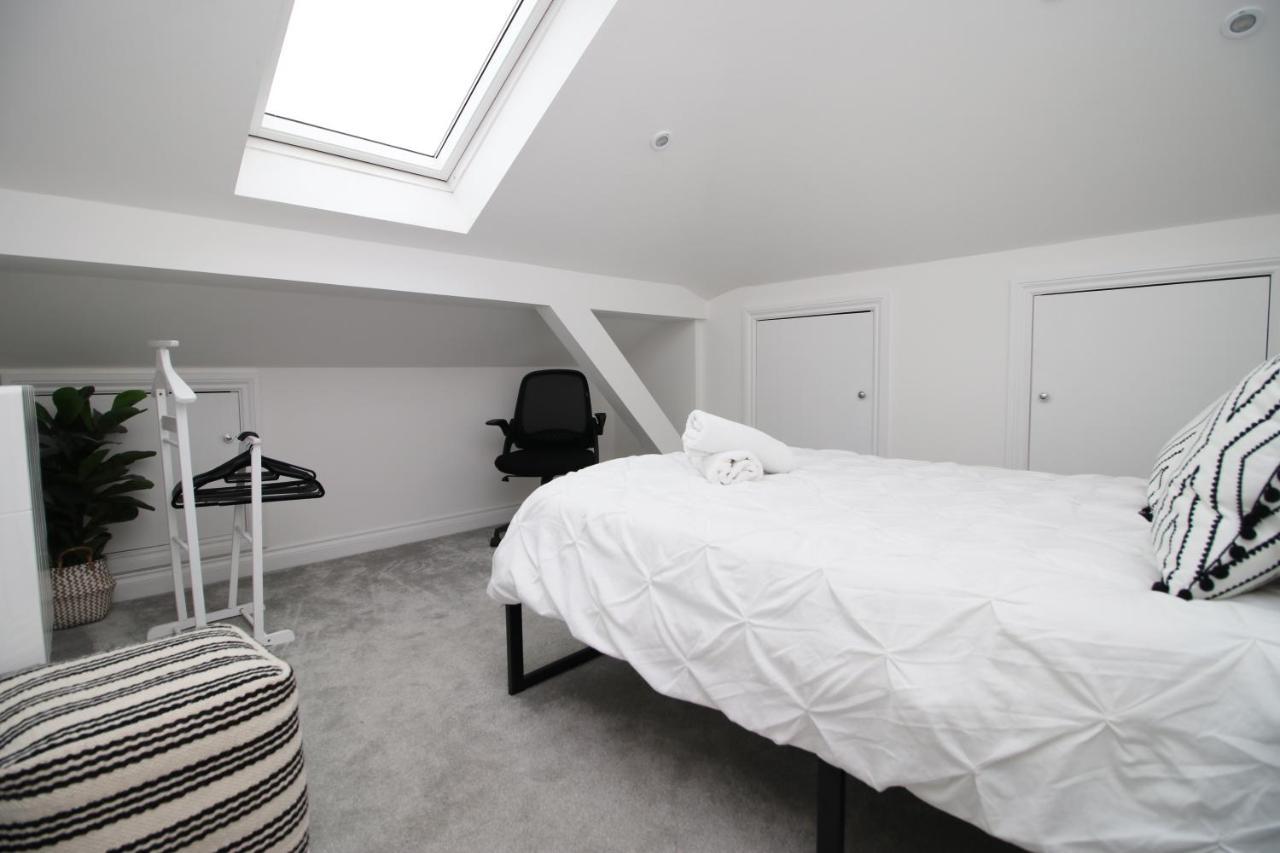 The North - Centre 3 Bed Flat With Parking And Balcony Apartment