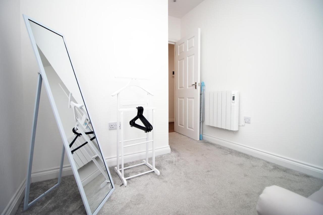 The North - Centre 3 Bed Flat With Parking And Balcony