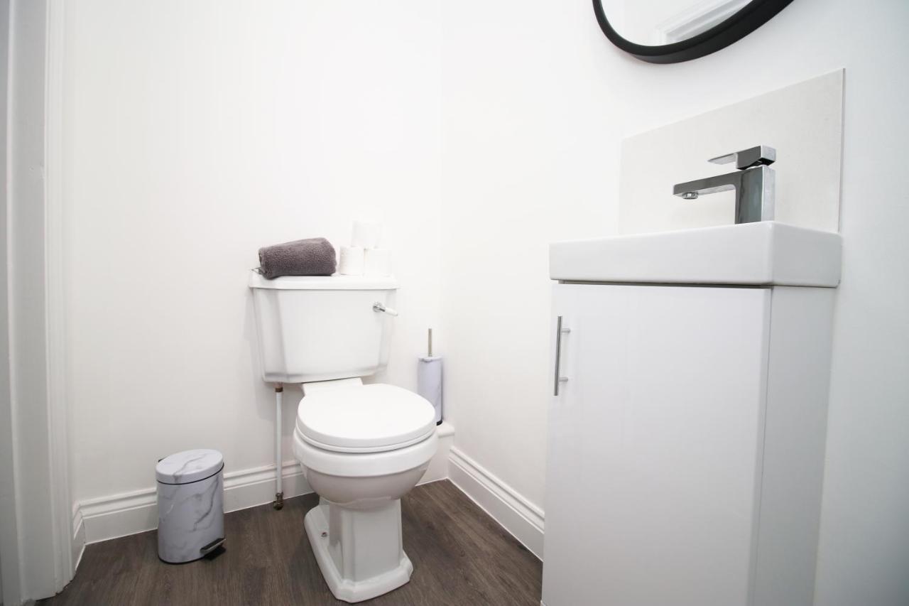 Apartment The North - Centre 3 Bed Flat With Parking And Balcony *