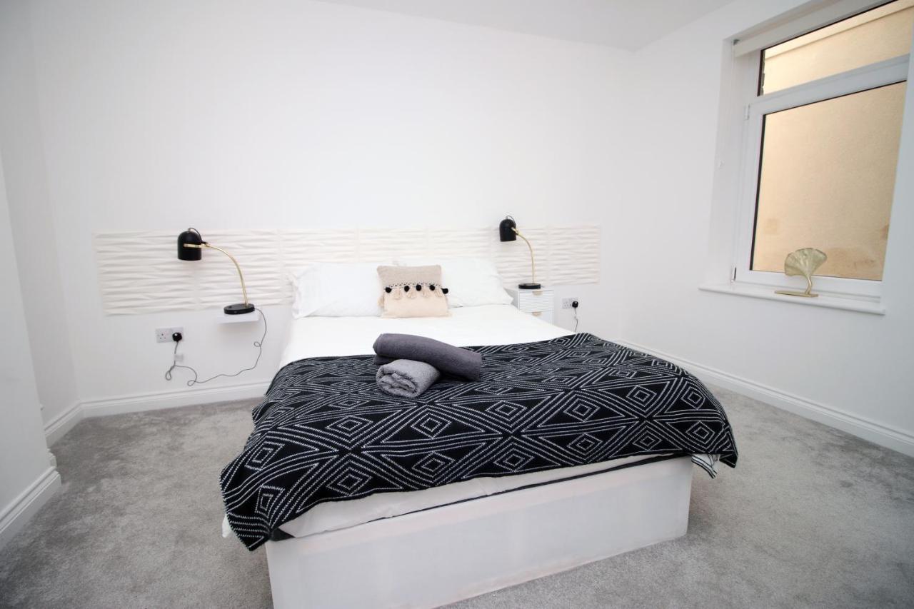 Apartment The North - Centre 3 Bed Flat With Parking And Balcony *