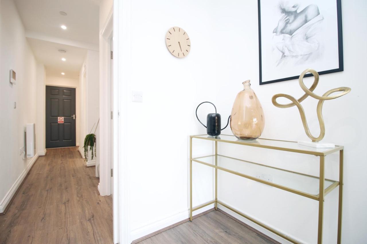 Apartment The North - Centre 3 Bed Flat With Parking And Balcony
