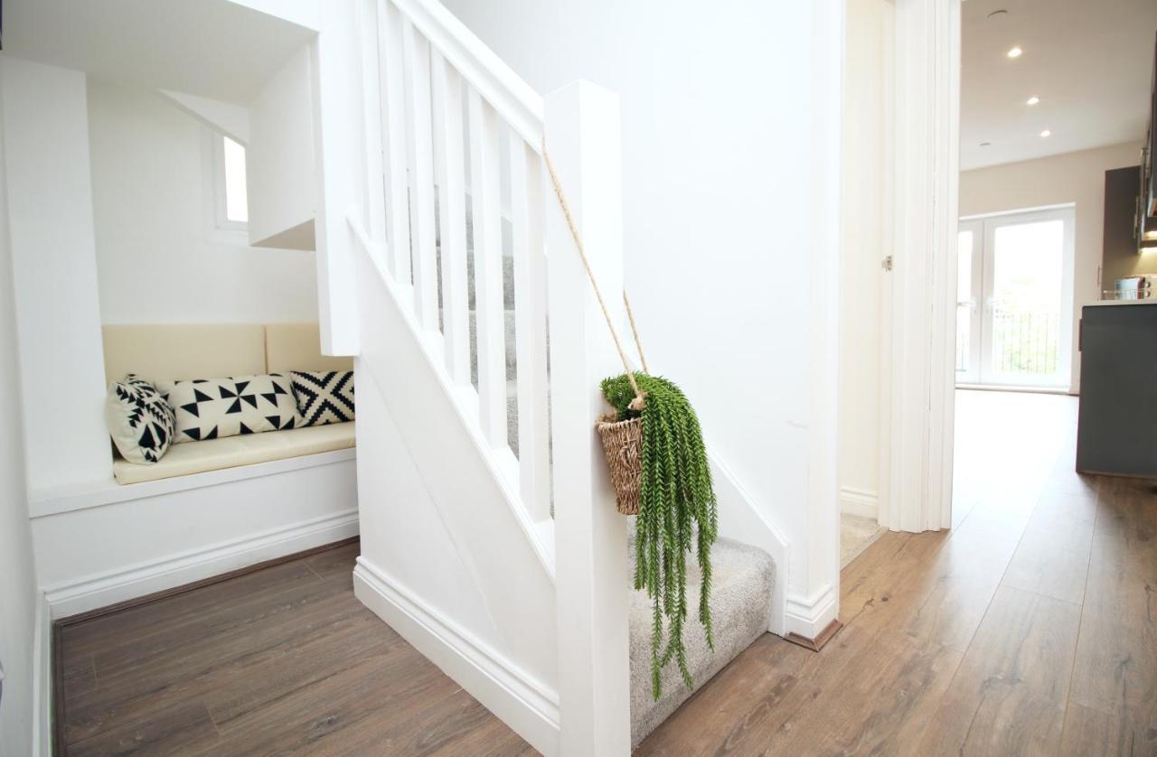 The North - Centre 3 Bed Flat With Parking And Balcony Apartment *