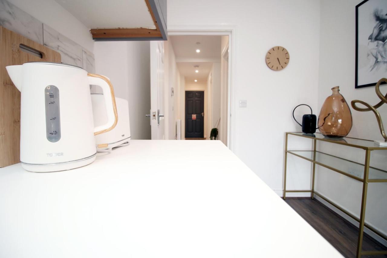 The North - Centre 3 Bed Flat With Parking And Balcony Cardiff