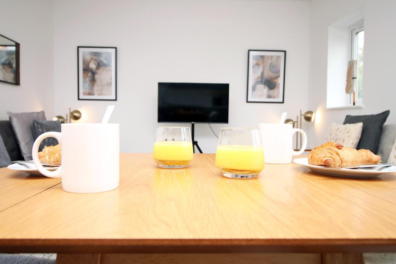 The North - Centre 3 Bed Flat With Parking And Balcony Apartment *