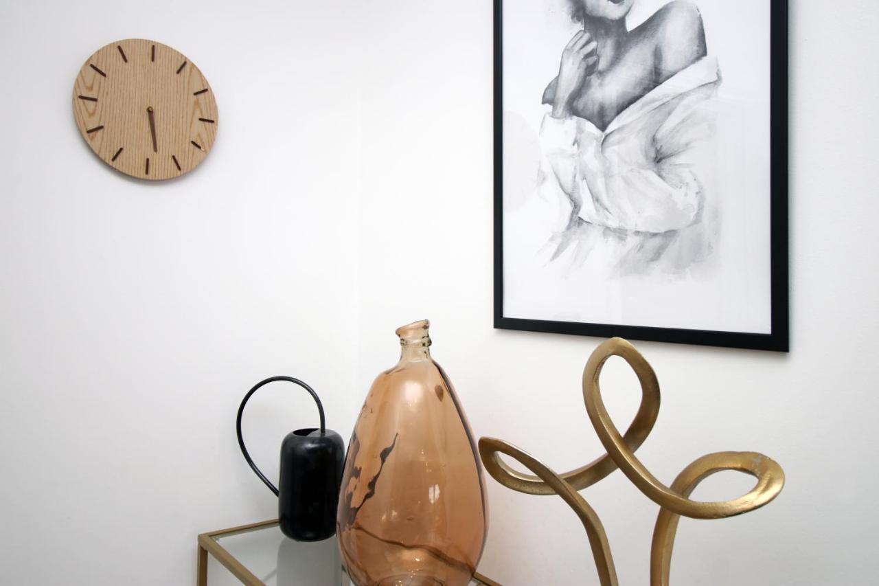 The North - Centre 3 Bed Flat With Parking And Balcony *